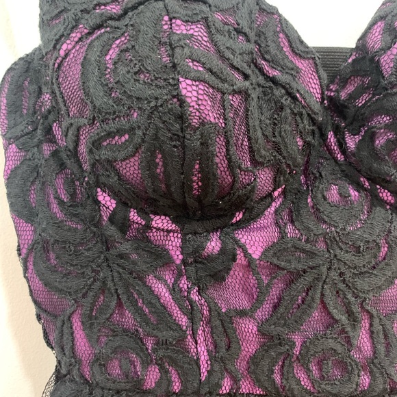 Mini/Short GUESS purple with black lace dress - Picture 2 of 3
